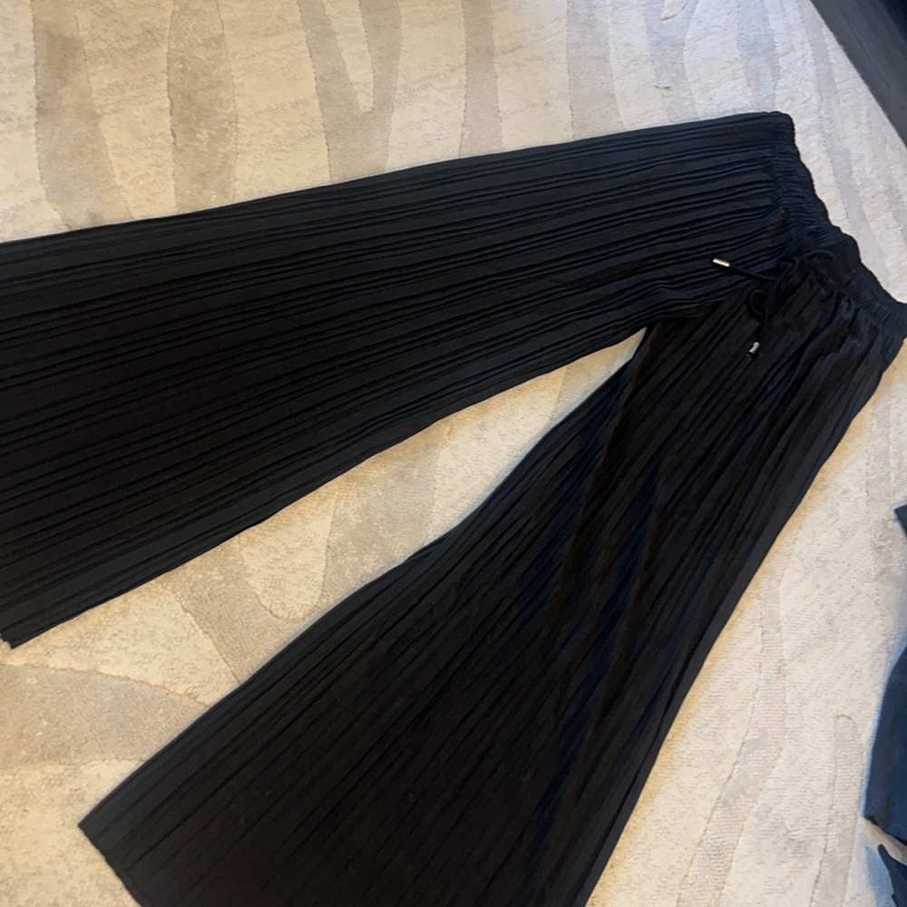 Black slack side leg flowy pants